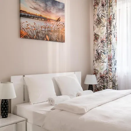 Rentplanet - Miedziana アパート *